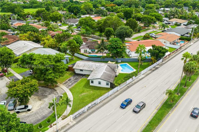 3 bedroom SingleFamilyResidence at 10331 SW 130th Ave, First Addn To Calusa Club, Miami — photo 3