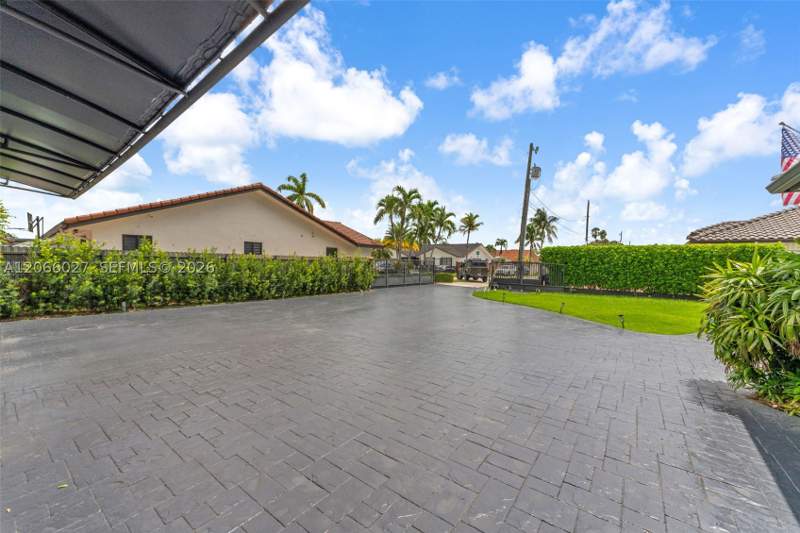 4 bedroom SingleFamilyResidence at 14380 SW 36th St, J G Heads Farms, Miami — photo 4