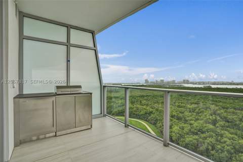 2411 Laguna Cir 1805, North Miami FL - photo 11 of 65