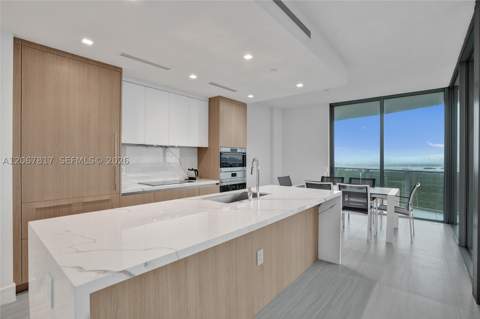 2411 Laguna Cir 1805, North Miami FL - photo 18 of 65