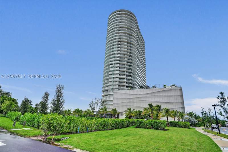 3 bedroom Condominium at 2411 Laguna Cir 1805, One Park Tower, North Miami — photo 2