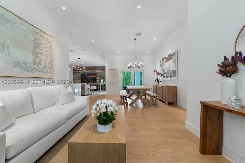 3 bedroom SingleFamilyResidence at 6351 SW 39th St, Central Miami Part 2, Miami — photo 3
