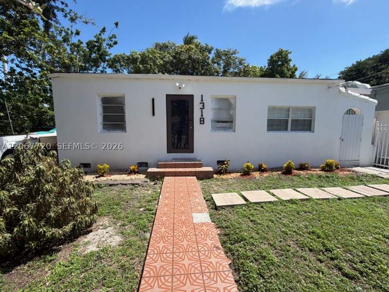 3 bedroom SingleFamilyResidence at 1318 NW 34th St, West End Park Amd Pl, Miami — photo 2