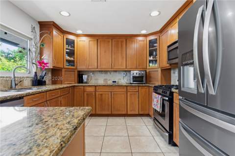 8445 SW 181st Ter, Palmetto Bay FL - photo 16 of 63