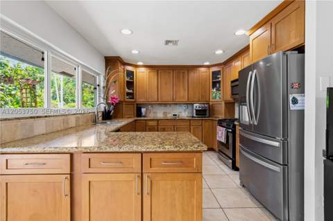 8445 SW 181st Ter, Palmetto Bay FL - photo 17 of 63