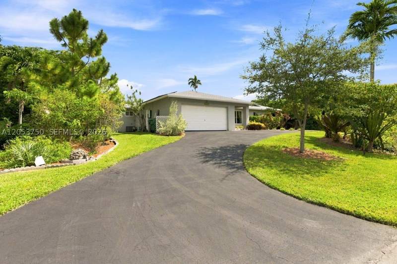4 bedroom SingleFamilyResidence at 8445 SW 181st Ter, Pinewood Ests 3rd Addn, Palmetto Bay — photo 2