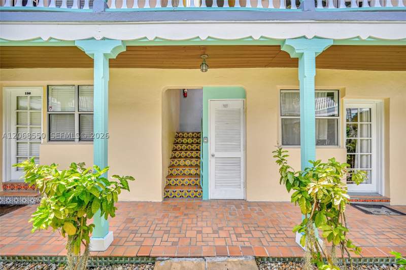 1 bedroom StockCooperative at 736 13th St 207, The Parc Vendome Condo, Miami Beach — photo 2