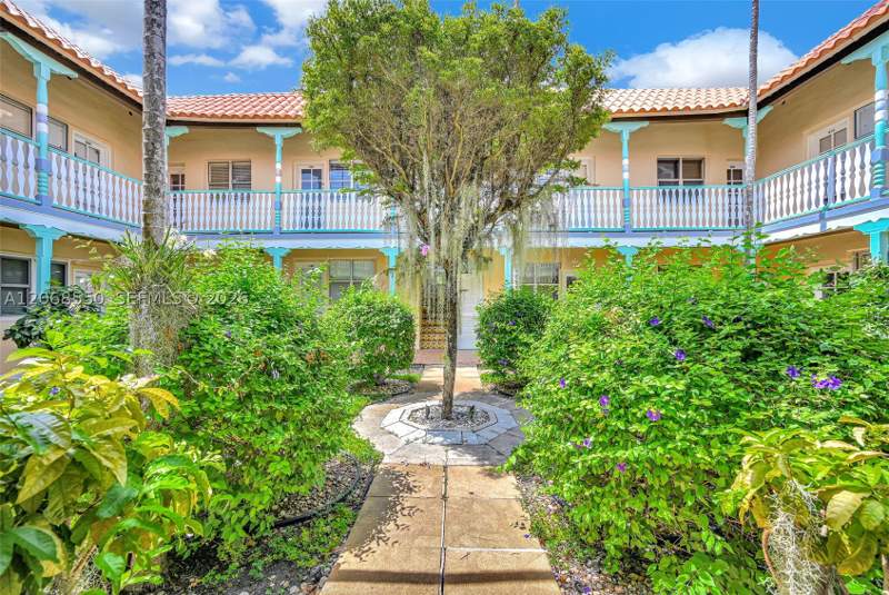 1 bedroom StockCooperative at 736 13th St 207, The Parc Vendome Condo, Miami Beach — photo 4