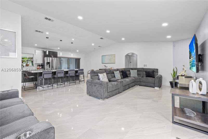 4 bedroom SingleFamilyResidence at 17150 SW 145th Ct, Richmond Homes, Miami — photo 2
