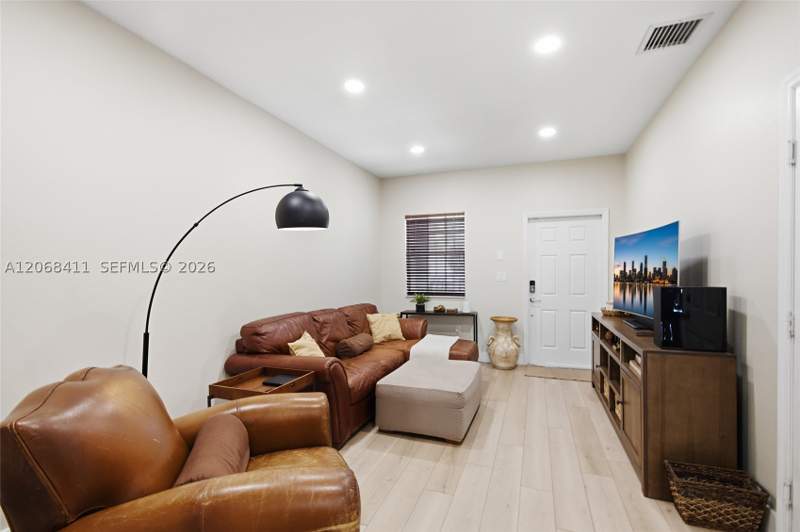 4 bedroom Townhouse at 8906 SW 224th Ter, Lakes By The Bay Gee, Cutler Bay — photo 5