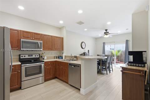 8906 SW 224th Ter, Cutler Bay FL - photo 7 of 38