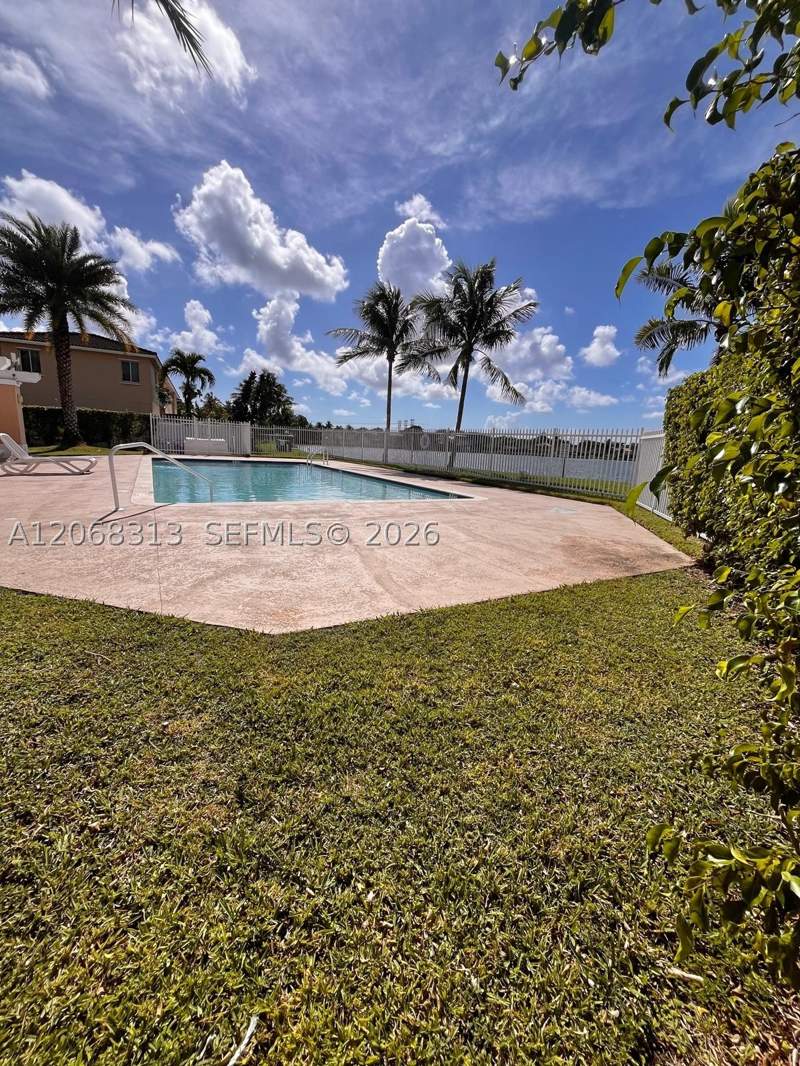 3 bedroom Townhouse at 17722 SW 141st Ct, Weitzer Serena Lakes Town, Miami — photo 2