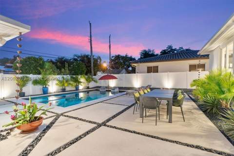 742 NE 82nd Ter, Miami FL - photo 23 of 36