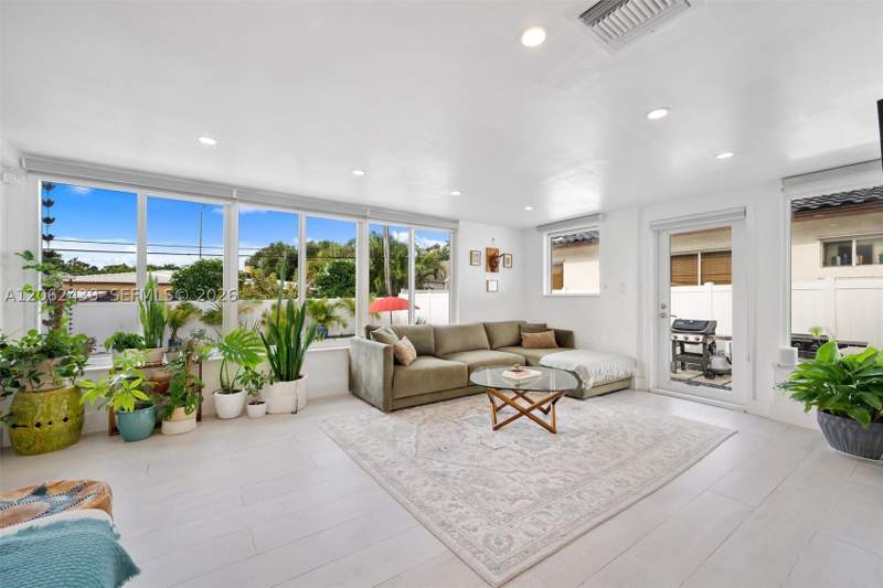 3 bedroom SingleFamilyResidence at 742 NE 82nd Ter, Shorecrest, Miami — photo 3