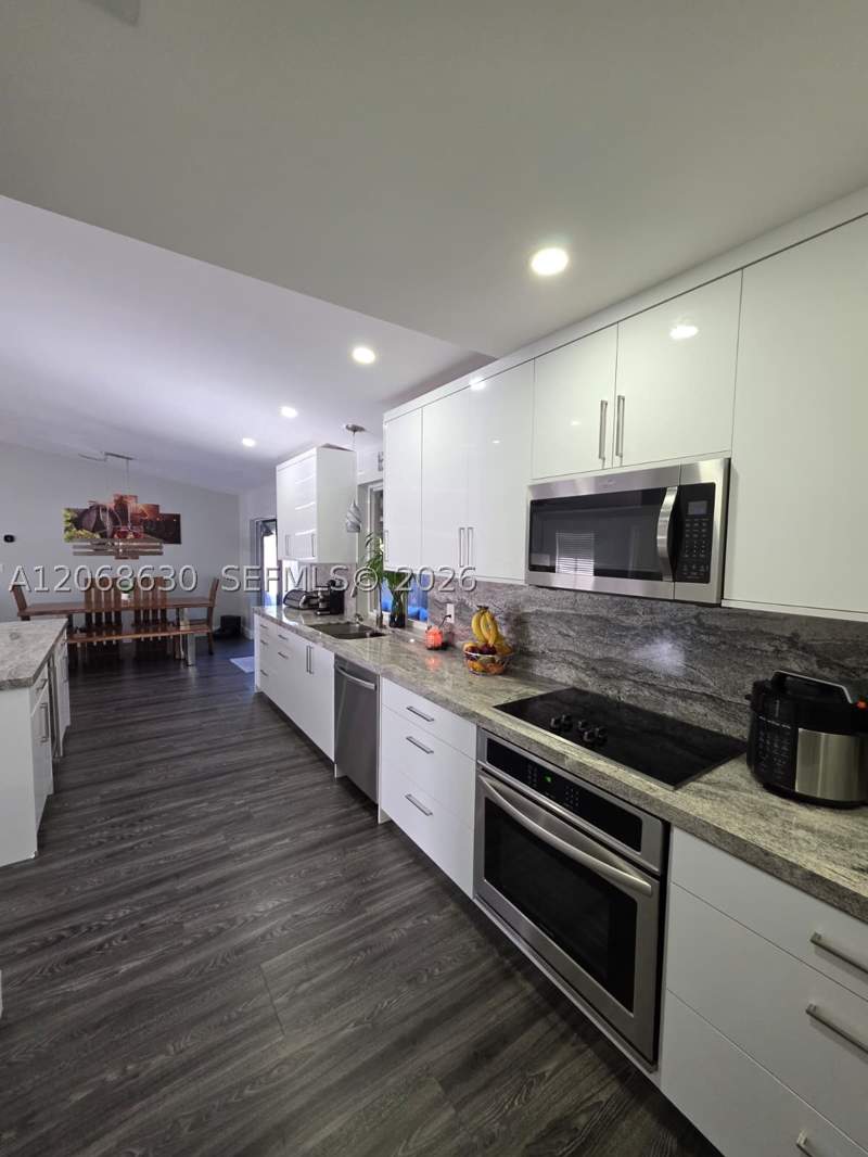 3 bedroom SingleFamilyResidence at 11122 SW 143rd Ct, Country Tree Sub, Miami — photo 3