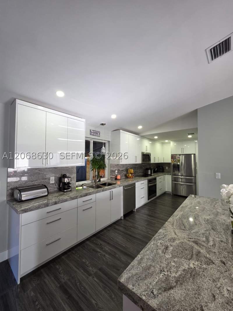 3 bedroom SingleFamilyResidence at 11122 SW 143rd Ct, Country Tree Sub, Miami — photo 4