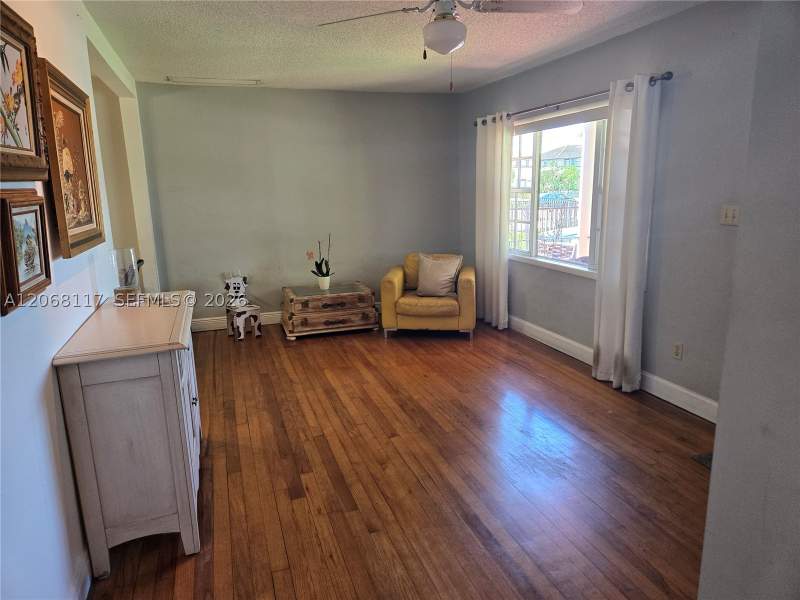 3 bedroom SingleFamilyResidence at 6858 SW 39th St, Central Miami Pt 3, Miami — photo 3