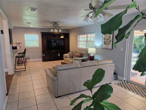 6858 SW 39th St, Miami FL - photo 6 of 17