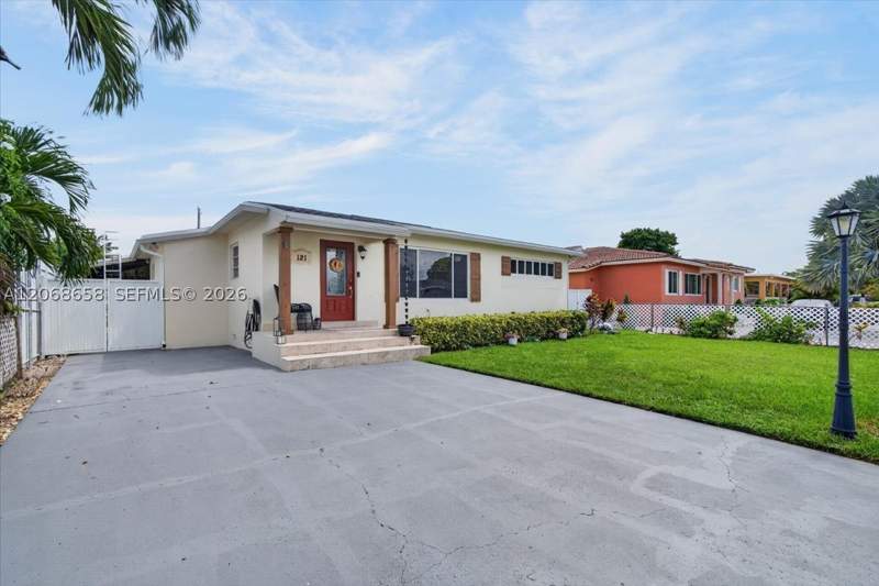 3 bedroom SingleFamilyResidence at 121 E 36th St, Lasalle Manor, Hialeah — photo 2