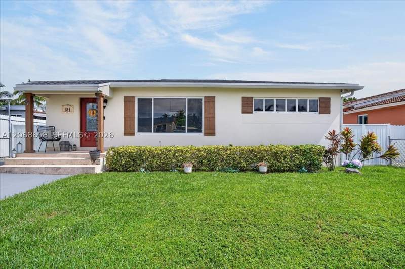 3 bedroom SingleFamilyResidence at 121 E 36th St, Lasalle Manor, Hialeah — photo 3