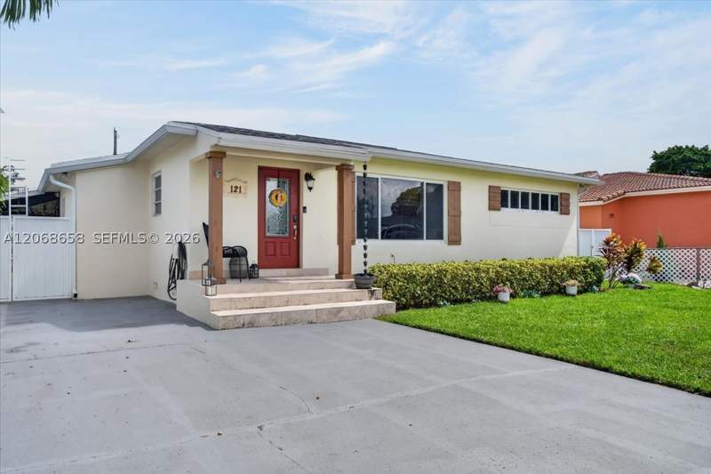 3 bedroom SingleFamilyResidence at 121 E 36th St, Lasalle Manor, Hialeah — photo 4