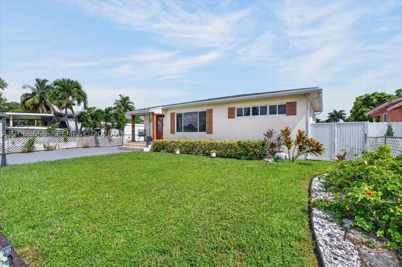 3 bedroom SingleFamilyResidence at 121 E 36th St, Lasalle Manor, Hialeah — photo 5