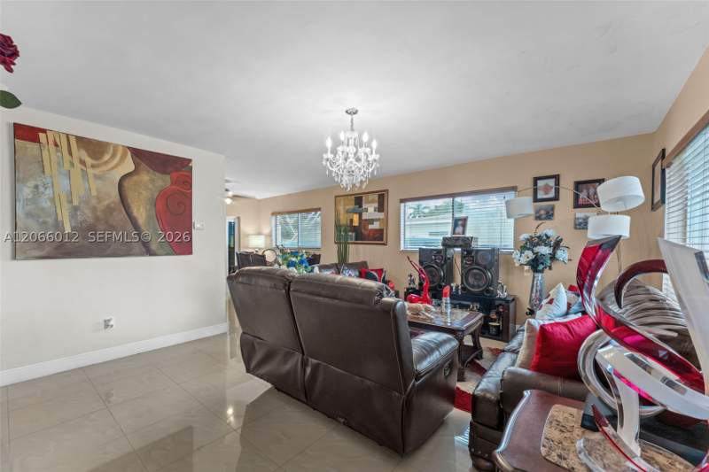 3 bedroom SingleFamilyResidence at 11940 SW 186th St, New So Miami Heights Sec, Miami — photo 4