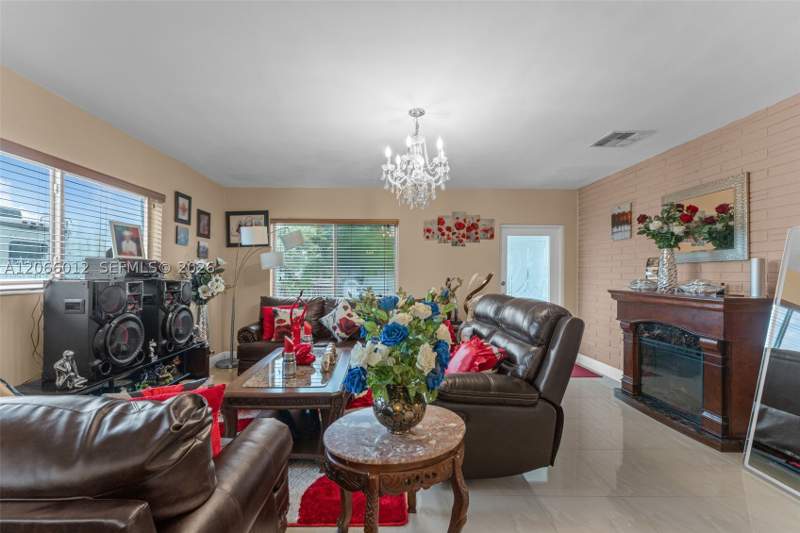 3 bedroom SingleFamilyResidence at 11940 SW 186th St, New So Miami Heights Sec, Miami — photo 5