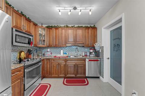 11940 SW 186th St, Miami FL - photo 8 of 35