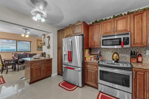 11940 SW 186th St, Miami FL - photo 9 of 35