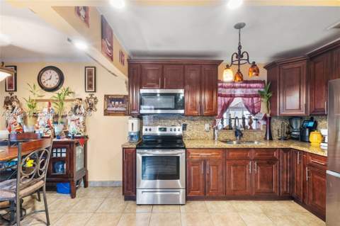 1223 NE 182nd St, North Miami Beach FL - photo 6 of 18
