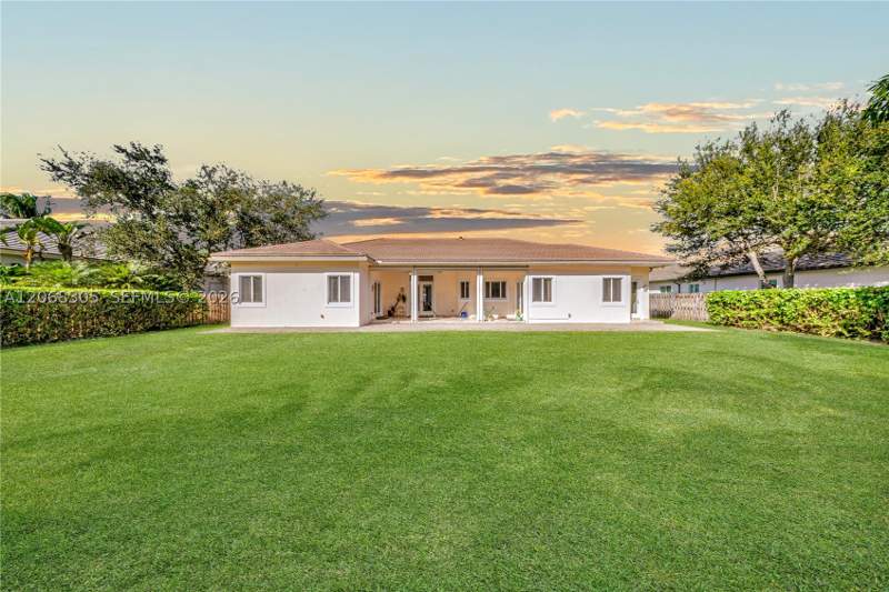 4 bedroom SingleFamilyResidence at 9424 SW 123rd Ter, Oak Ridge Falls Third Add, Miami — photo 2