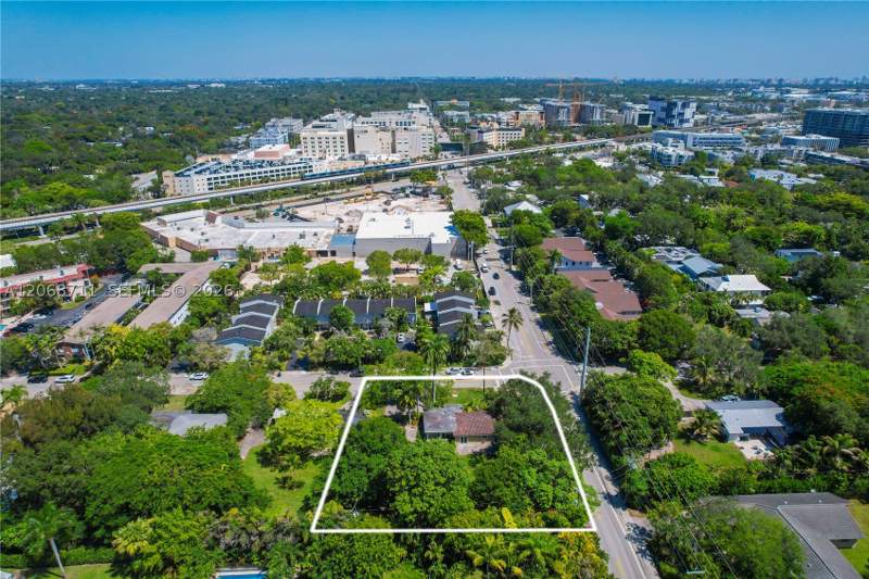 2 bedroom SingleFamilyResidence at 6200 SW 78th St, Oak Heights, South Miami — photo 5
