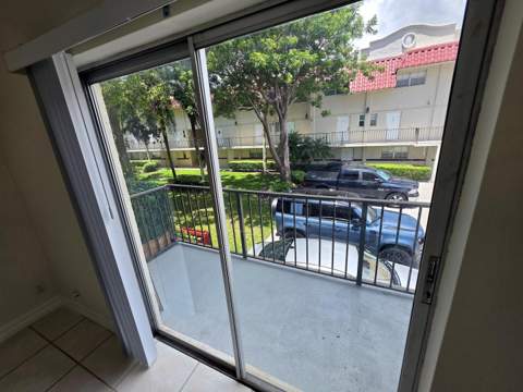 6705 N Kendall Drive 307, Pinecrest FL - photo 9 of 24