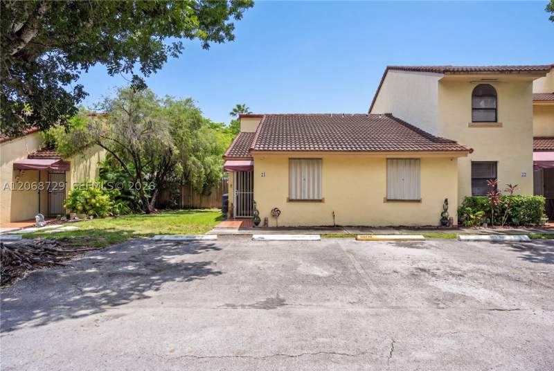 3 bedroom Condominium at 2050 SW 122nd Ave 21, Brisas Del Lago Condo, Miami — photo 2