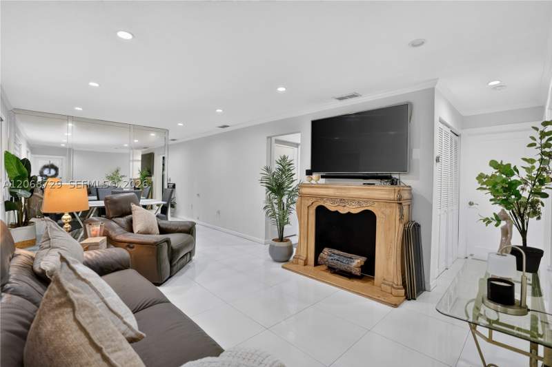 3 bedroom Condominium at 2050 SW 122nd Ave 21, Brisas Del Lago Condo, Miami — photo 4