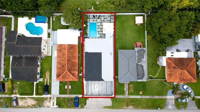 5 bedroom SingleFamilyResidence at 2920 SW 69th Ave, Central Miami Part 4, Miami — photo 2