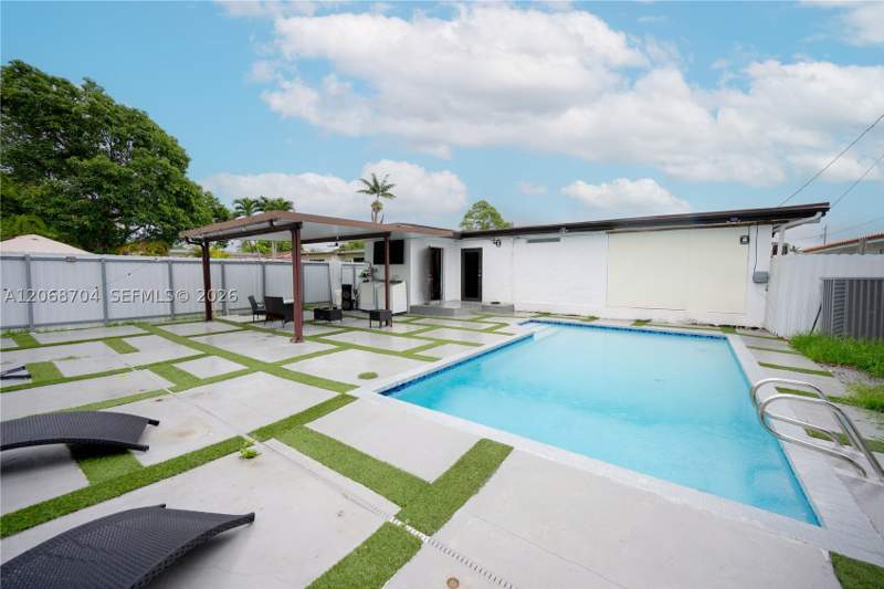 5 bedroom SingleFamilyResidence at 2920 SW 69th Ave, Central Miami Part 4, Miami — photo 3