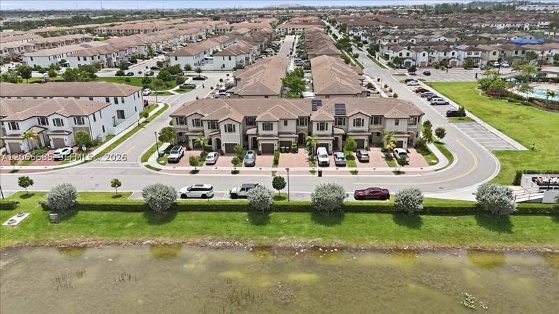 3 bedroom Townhouse at 3378 W 112th St, Aquabella North Replat, Hialeah — photo 2
