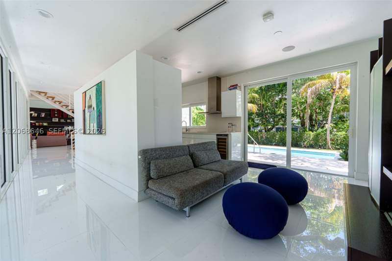 3 bedroom SingleFamilyResidence at 7277 SW 165th St, Roberts Sub, Palmetto Bay — photo 5