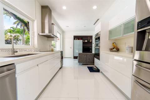 7277 SW 165th St, Palmetto Bay FL - photo 7 of 45