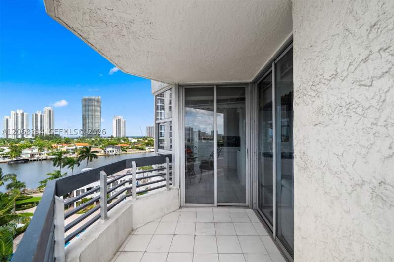 2 bedroom Condominium at 19101 NE 36th Ct 807, Mystic Pointe Condo No Th, Aventura — photo 3