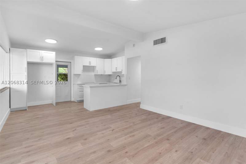 3 bedroom SingleFamilyResidence at 11445 SW 43rd Ter, Westwood Lake, Miami — photo 4