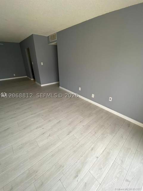 5241 Geneva Way 203, Doral FL - photo 6 of 7