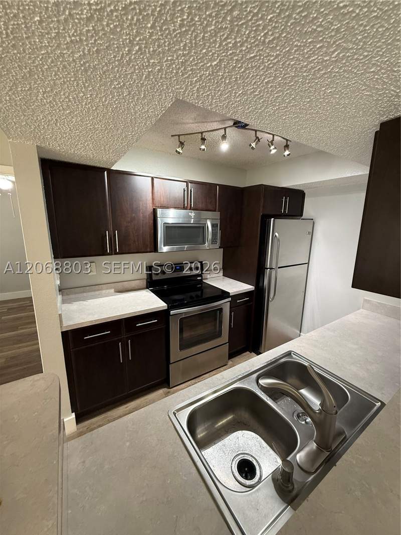 2 bedroom Condominium at 15600 SW 106th Ln 1007, Vista Lago At The Hammock, Miami — photo 5