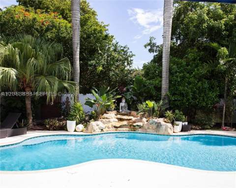 8305 SW 171st St, Palmetto Bay FL - photo 7 of 15