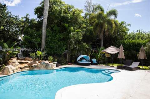 8305 SW 171st St, Palmetto Bay FL - photo 8 of 15