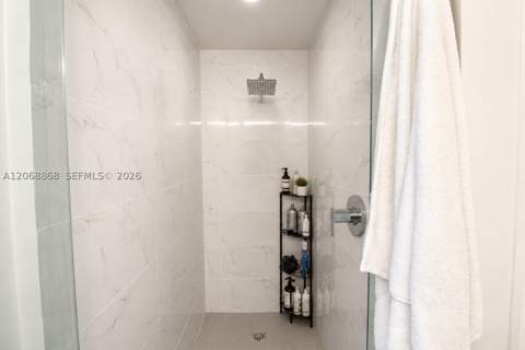 16385 Biscayne Blvd 1920, North Miami Beach FL - photo 13 of 23
