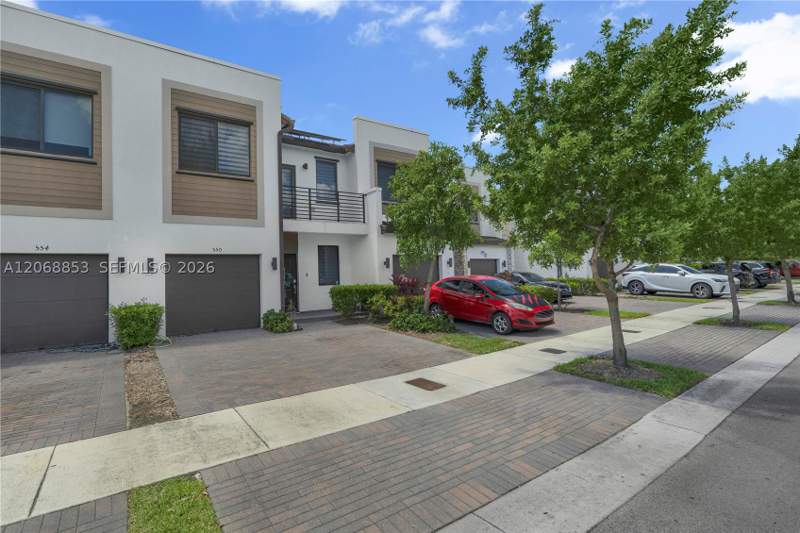 4 bedroom Townhouse at 550 NE 207th St, Via Ventura Neighborhood, Miami — photo 2