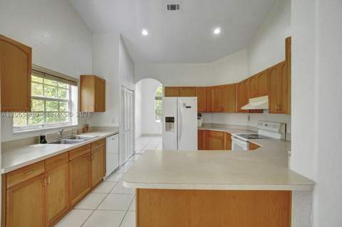 25 Ludlam Dr, Miami Springs FL - photo 11 of 32